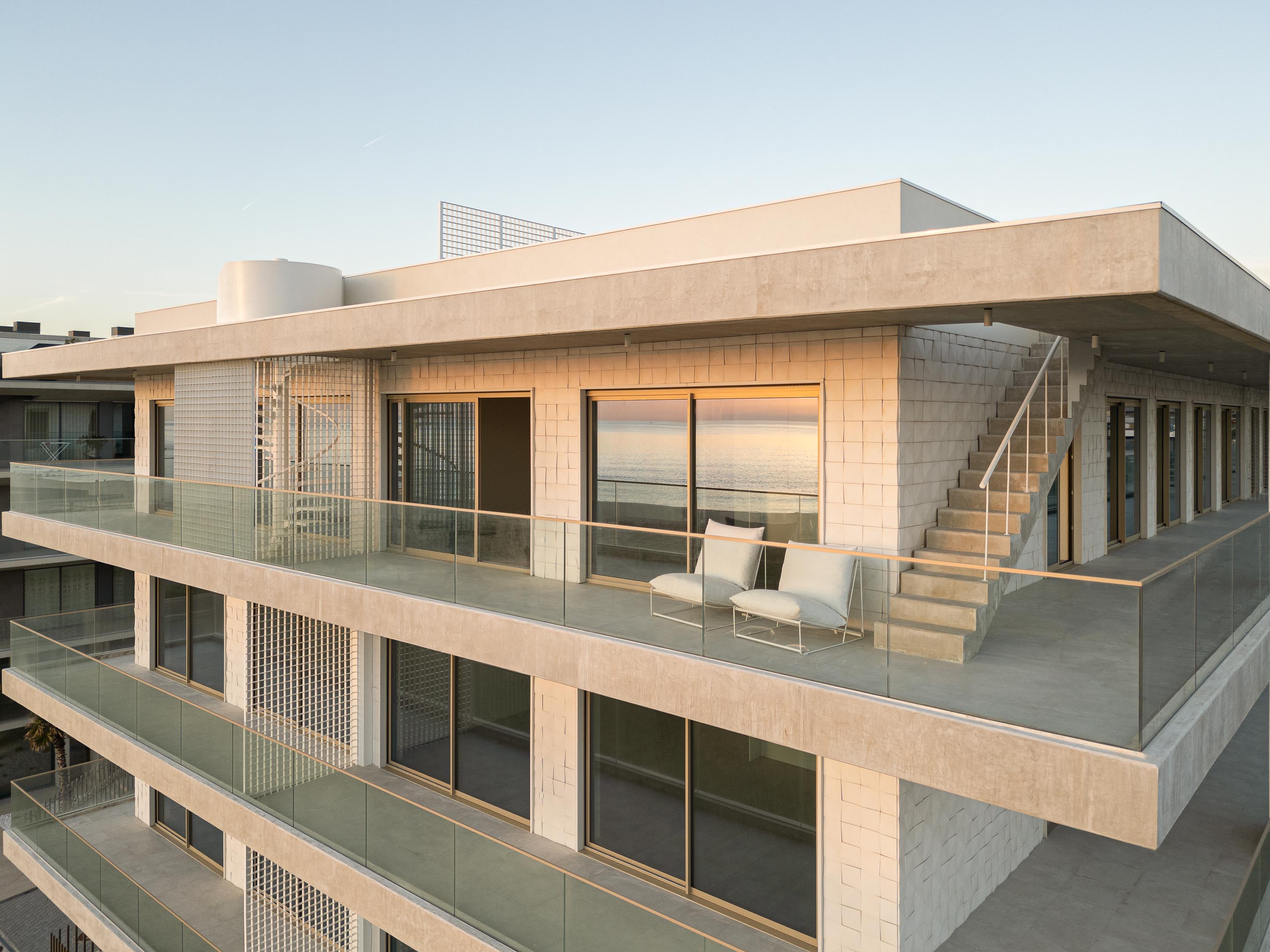 OCEAN LIVING