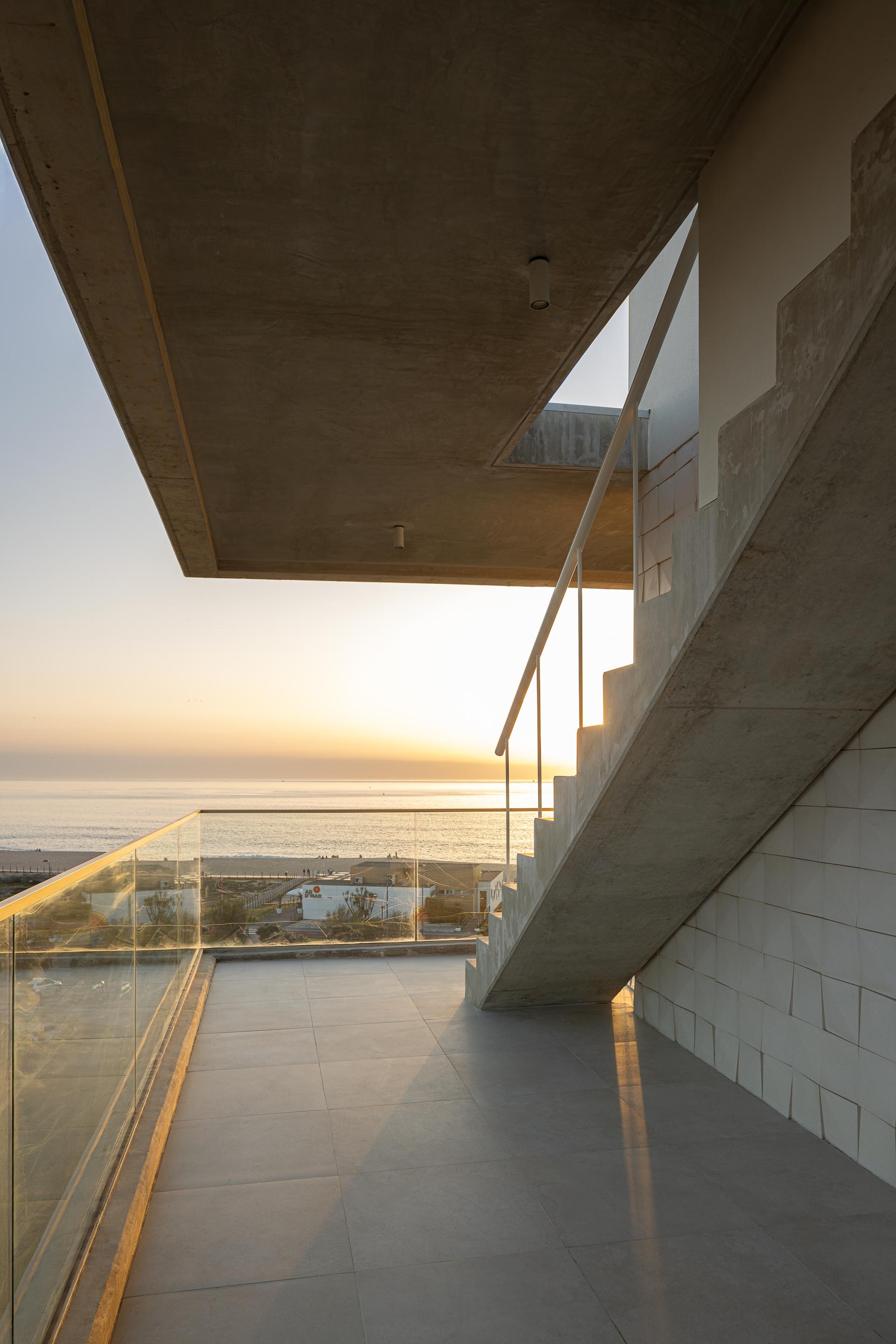 OCEAN LIVING
